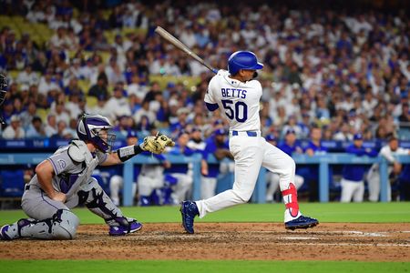 Mookie Betts' tiebreaking hit sends Dodgers to series win over