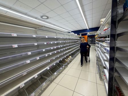 Italian retailers warn of food shortages caused by truck drivers’ protest